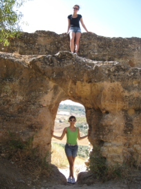 Maya y yo en el cañón de Ronda. LINDAS.